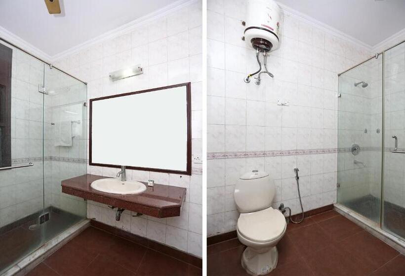 Номер Стандарт, Oyo Flagship 2173 Hotel Sebastian White
