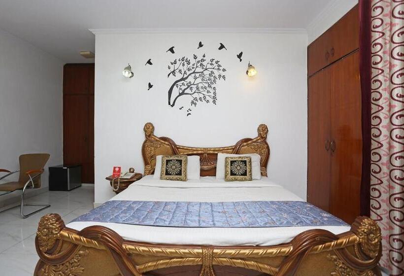 Номер Стандарт, Oyo Flagship 2173 Hotel Sebastian White