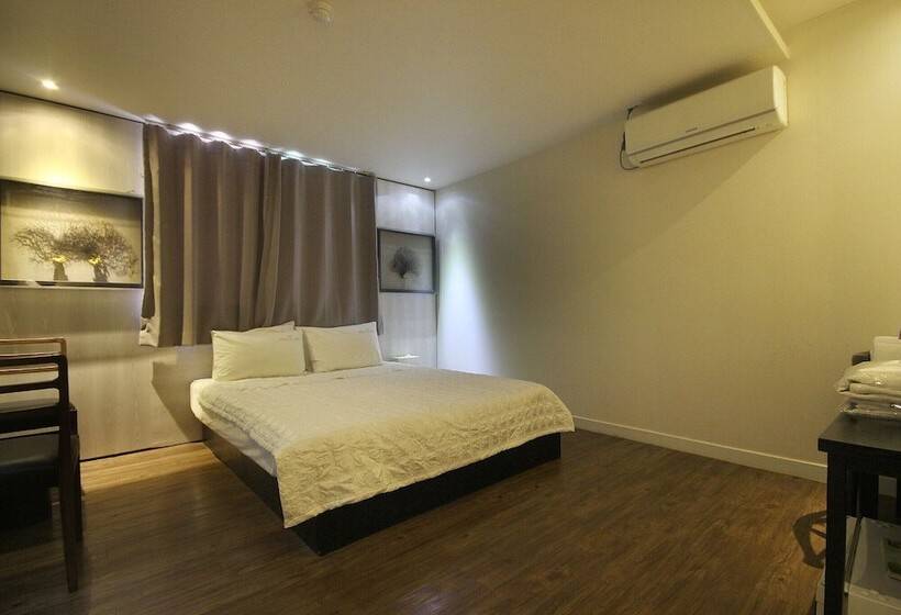 اتاق لوکس, Mvg Motel
