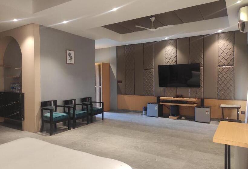 Люкс, Padmini Resorts