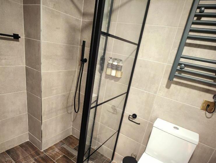 Люкс Кровать Кинг, Pinnacle Suites