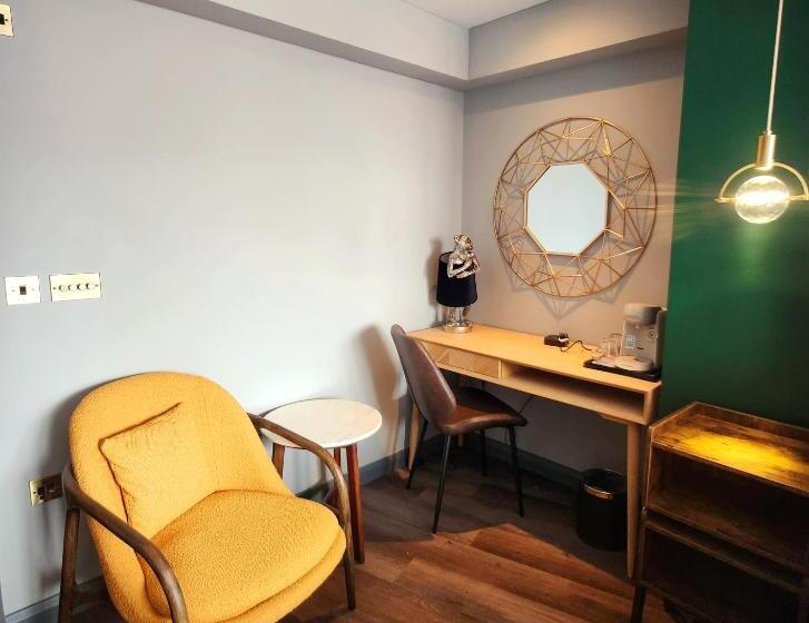 Люкс Deluxe Кровать Кинг, Pinnacle Suites
