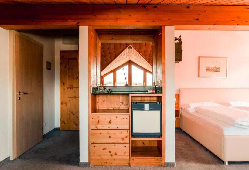 اتاق استاندارد چهار تخته, Hillsite Smart Hotel Flims