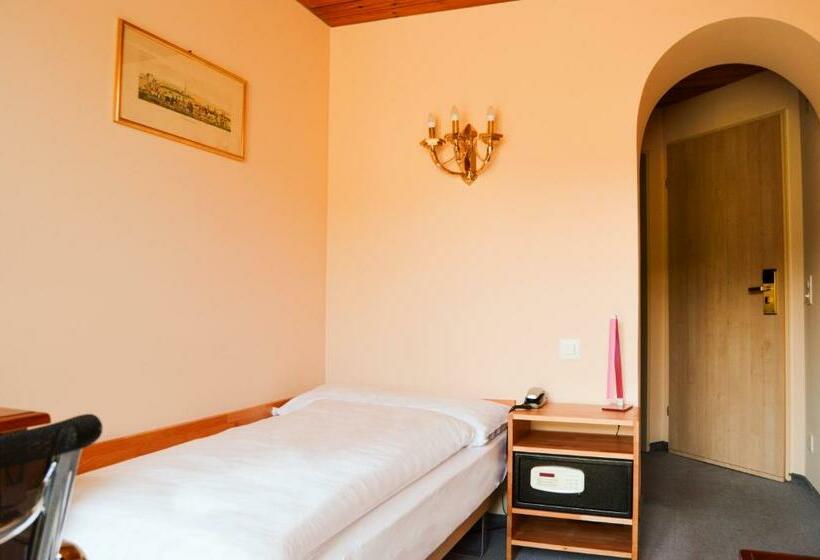 اتاق استاندارد یک تخته با بالکن, Hillsite Smart Hotel Flims