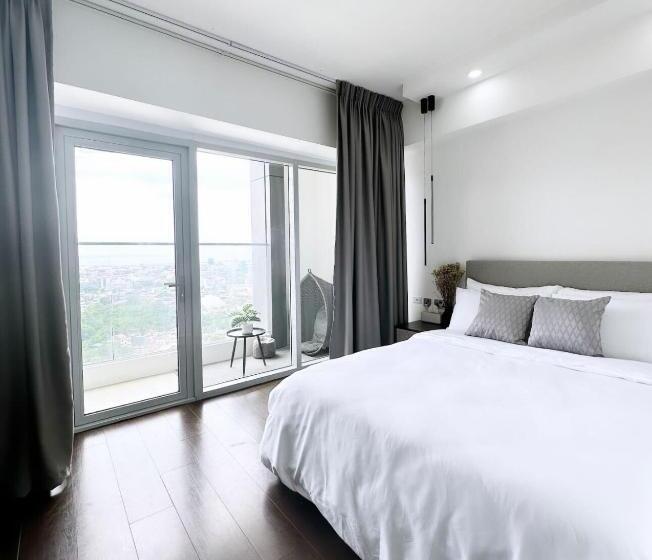 Люкс Вид на Море, Emerin Suites @ Aeon Towers