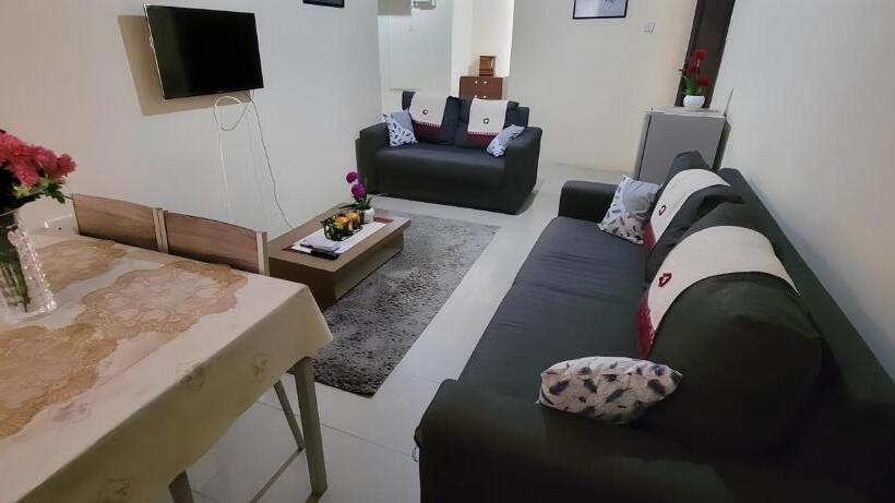 带阳台的三人标准间, Lord S Hands Guest House Hotel