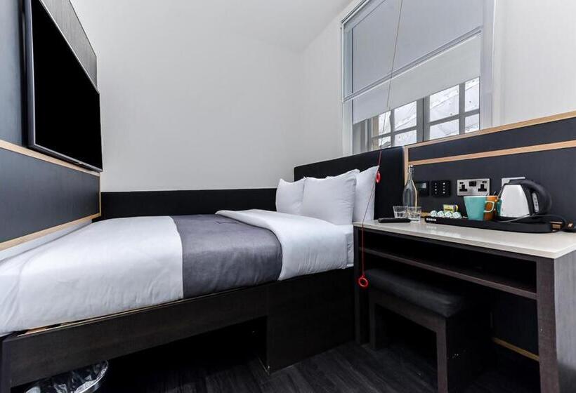 חדר סטנדרט מותאם לאדם עם מוגבלויות, The Z Hotel Holborn