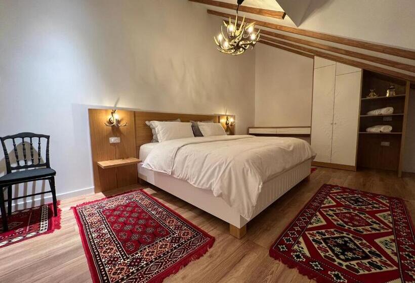 스위트 킹사이즈 침대, Chestnut Hill