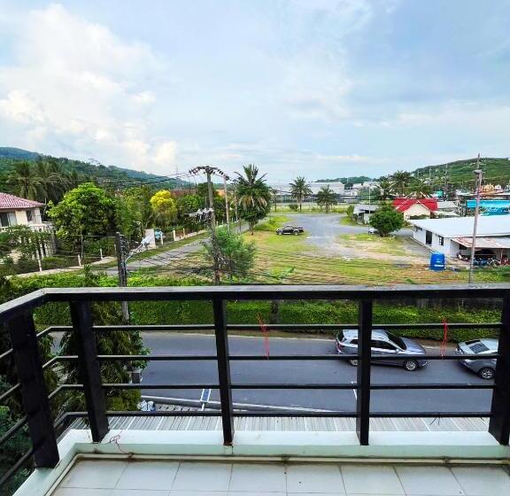Номер Стандарт Индивидуальный с Балконом, Chalong Good Place Near Mauy Thay Gym