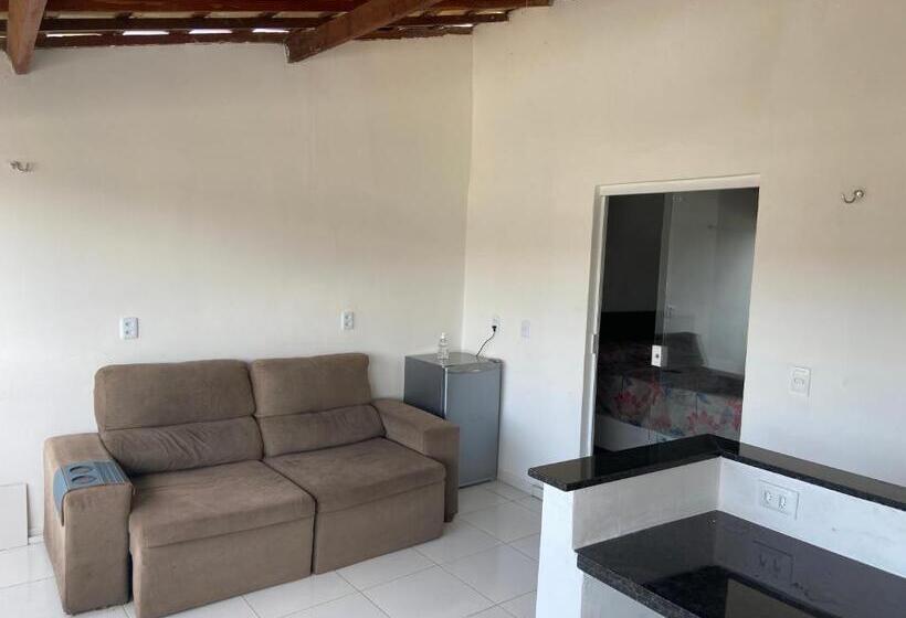 استودیوی لوکس, Guilherme Hostel