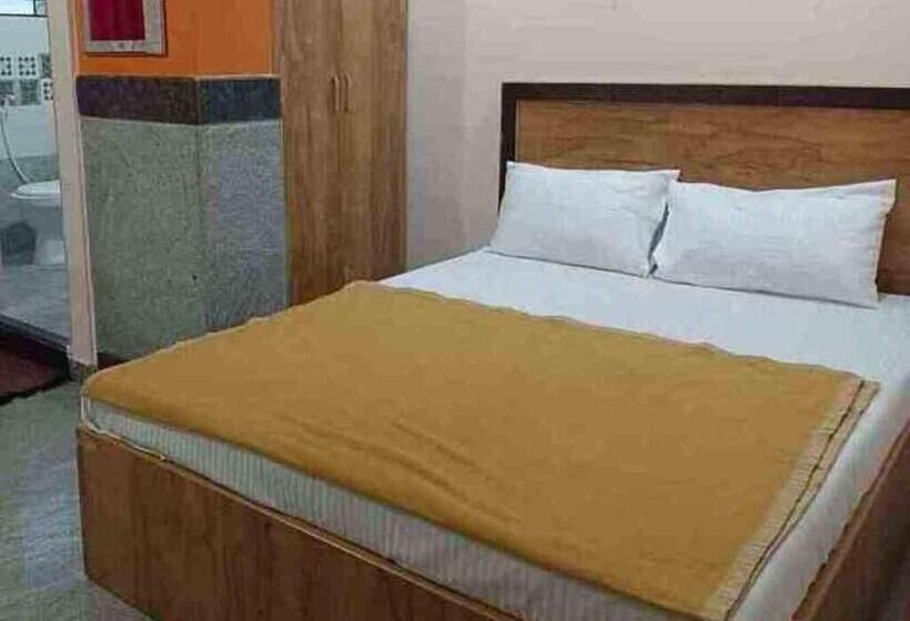 标准间, J.b. Boarding And Lodging