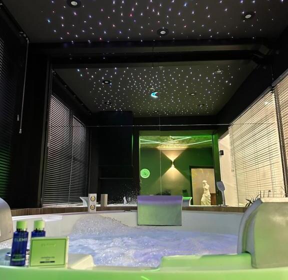 스위트, Love Hotel Tirana
