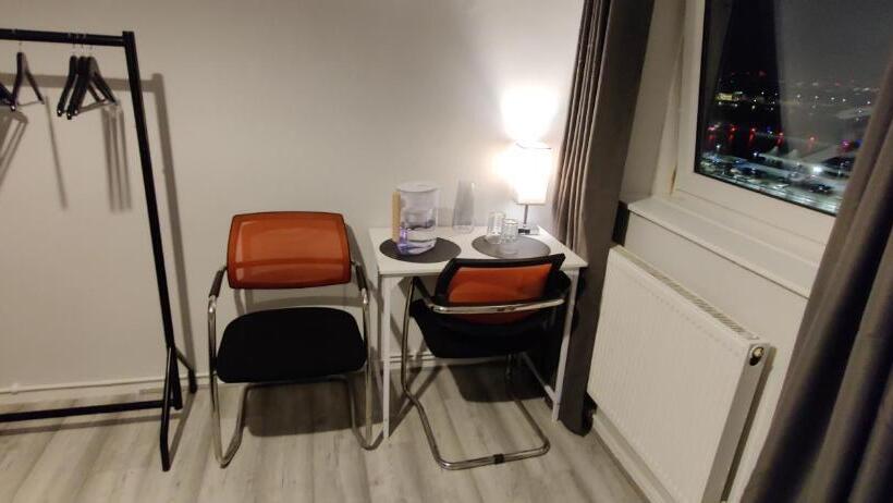 Номер Стандарт, London City Airport   Rooms