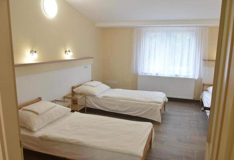 一居室高级别墅, Szentesi Sport  és üdülőközpont