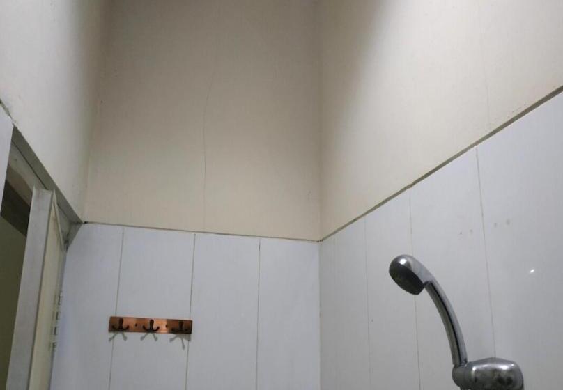 اتاق استاندارد, Oyo 93379 S12