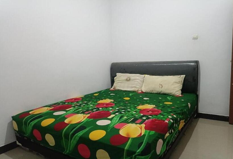 Номер Deluxe, Oyo 93408 Penginapan Annisya