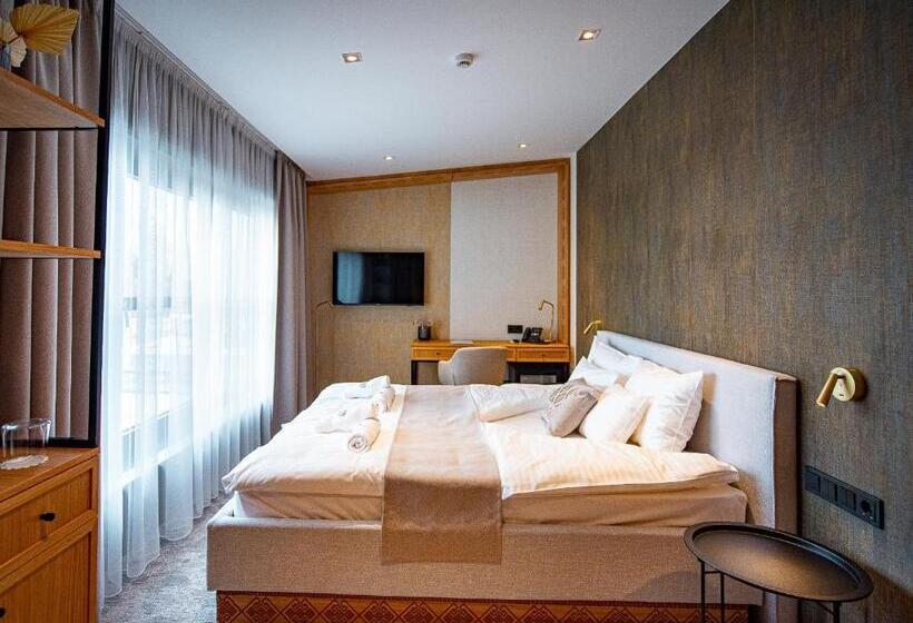 Номер Стандарт Вид на Бассейн, Bordűr Wellness Hotel Superior és Szőnyegmúzeum