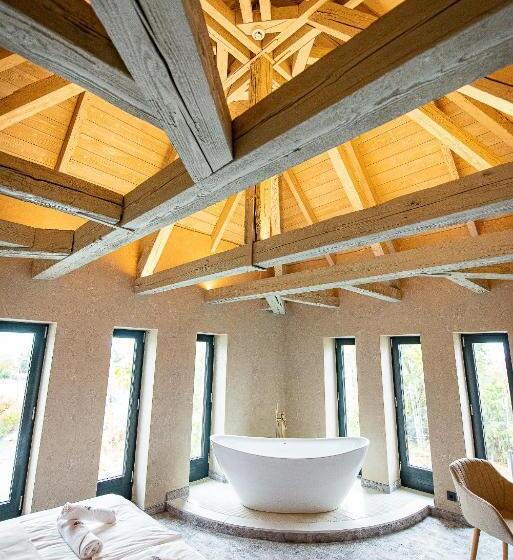 Люкс с гидромассажем, Bordűr Wellness Hotel Superior és Szőnyegmúzeum
