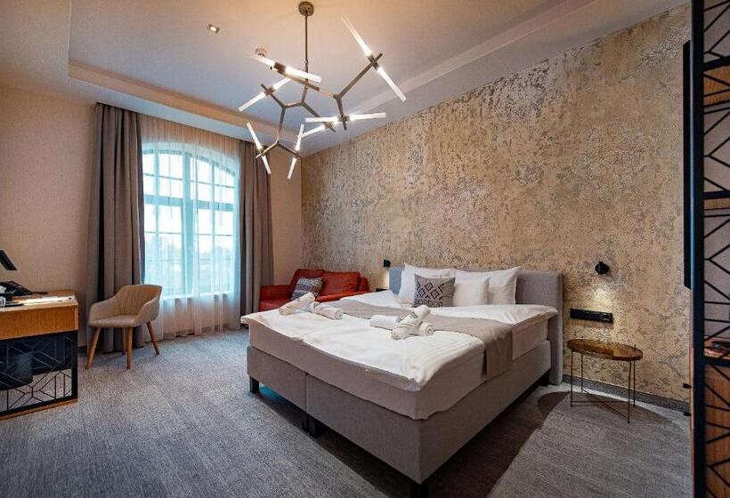 Полулюкс с Балконом, Bordűr Wellness Hotel Superior és Szőnyegmúzeum