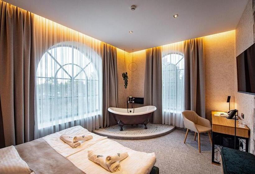 Полулюкс Вид на Сад, Bordűr Wellness Hotel Superior és Szőnyegmúzeum