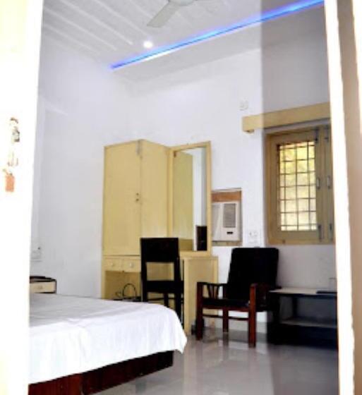 デラックスルーム, Kadambari Hotel And Restaurant Patehra