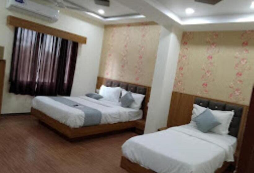 Номер Deluxe Кровать Кинг, Sg Ac Rooms Vadodara