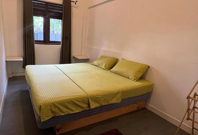 Quarto Estandar Banheiro Compartilhado, Happy Waves Guesthouse