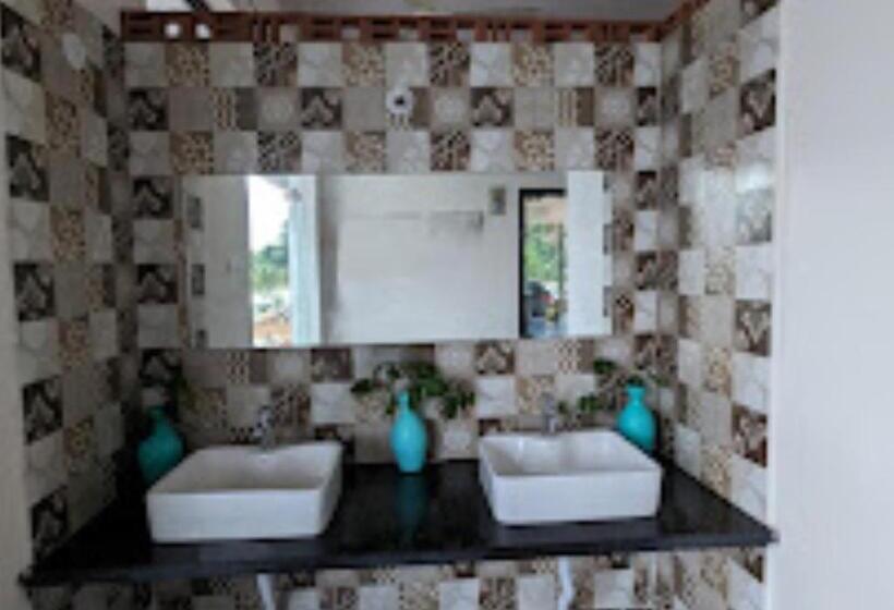标准间, Hampi Delmont Resort