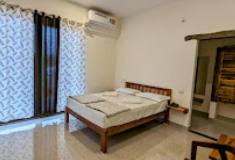 标准间, Hampi Delmont Resort