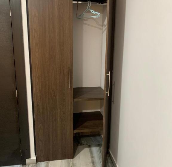 Номер Deluxe, Imperial