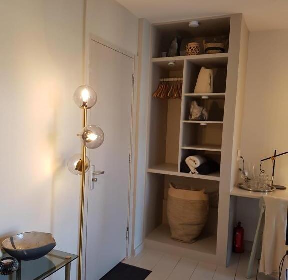 Номер Deluxe, The Superstay Boutique Guestroom