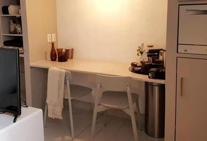 Номер Deluxe, The Superstay Boutique Guestroom