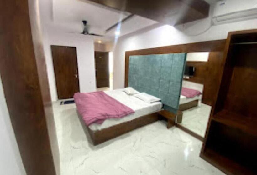 Номер Deluxe, Nandan Lodge, Tuljapur
