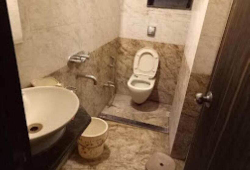 Номер Deluxe Кровать Кинг, Pratibha Executive 2 Star Osmanabad