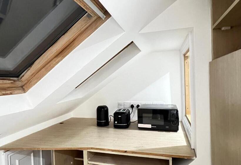 Номер Стандарт Трехместный, Stayeasy En Suite London
