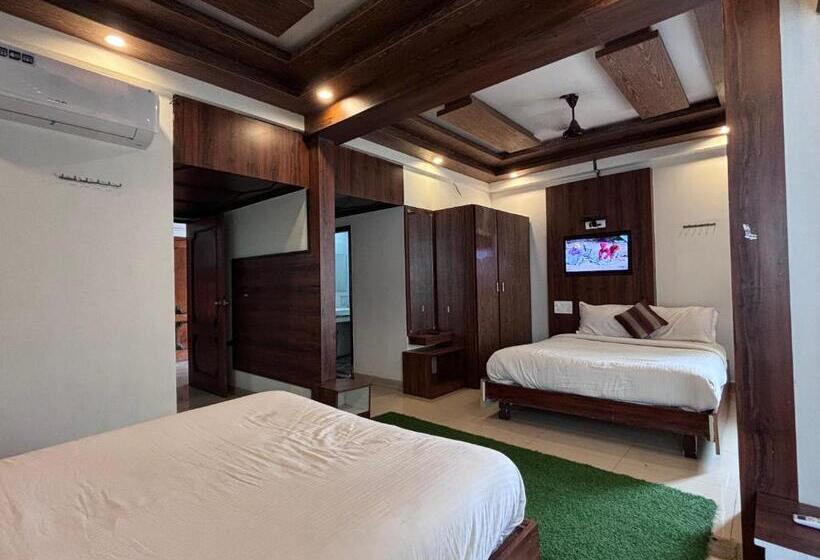 家庭间, Staymaker Hotel Raj Empire