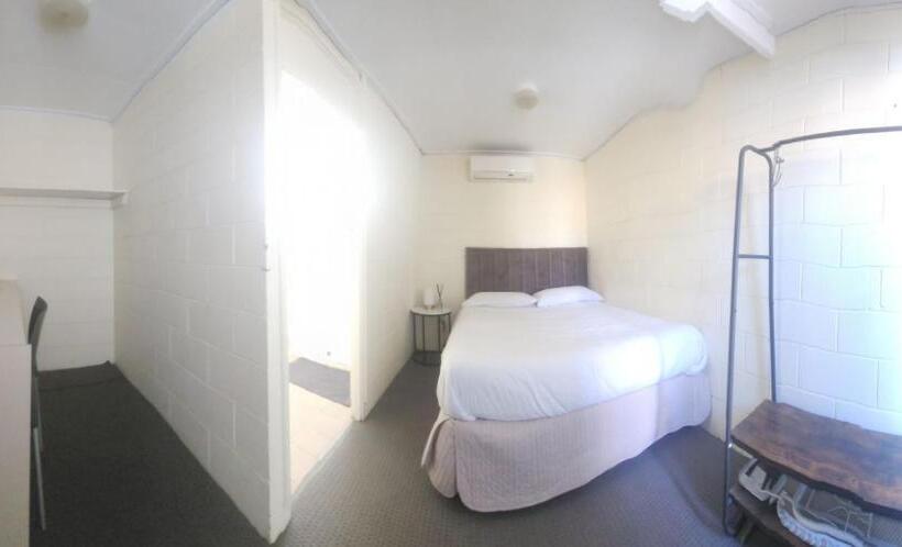 스탠다드 룸, Broken Hill