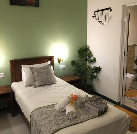 Трехместный Номер Стандарт Вид на Сад, Leel’s Safari Cottage