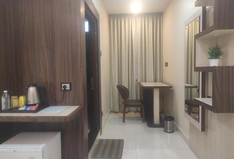 Номер Deluxe, Lee Palace