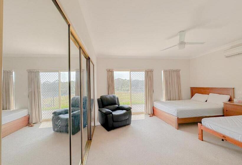 Family Suite, Sydney Farm Stay    Live With Nature And Animals