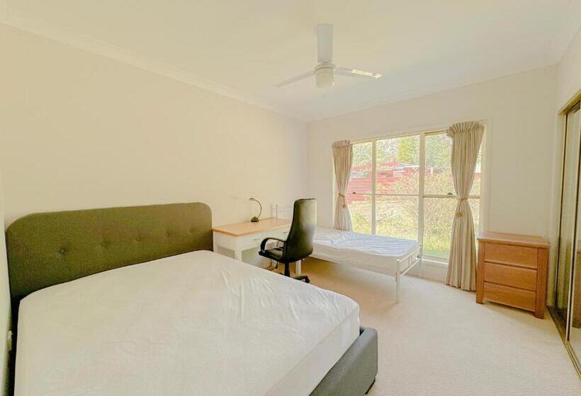 Дом 1 Спальня, Sydney Farm Stay    Live With Nature And Animals