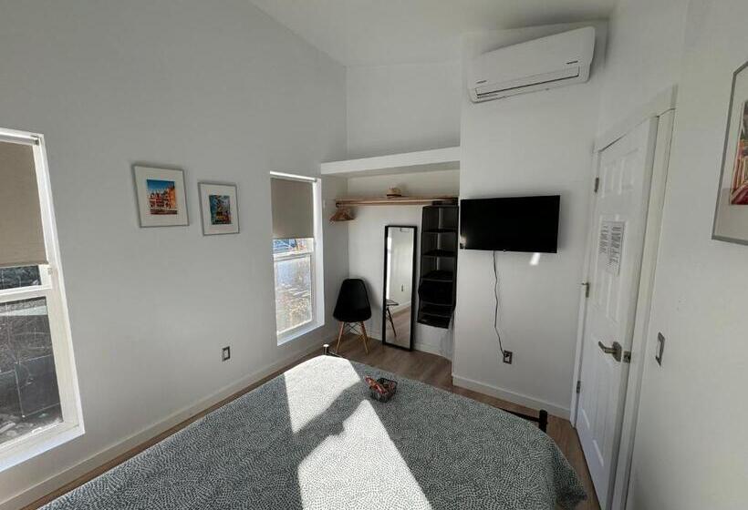 スタンダードルーム, Private Room In West Seattle Cartagena Inspired