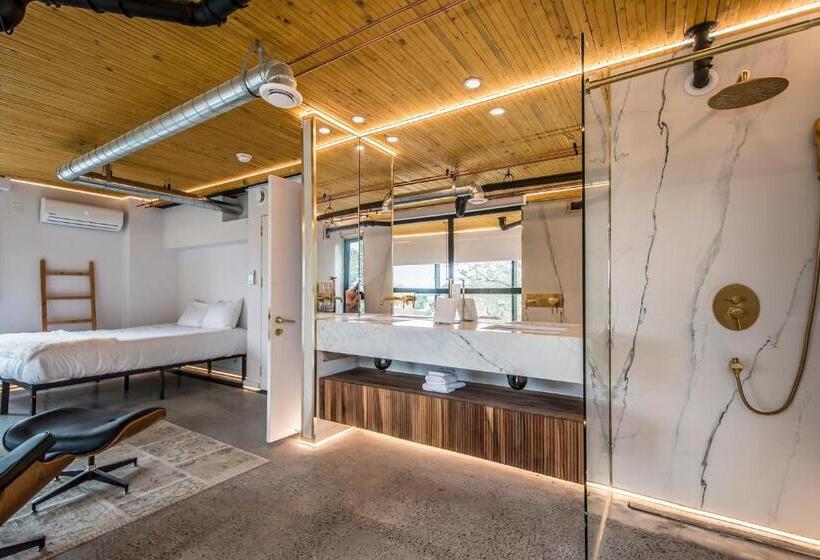 デラックスルーム, Luxury Bnb   Halifax Rooftop