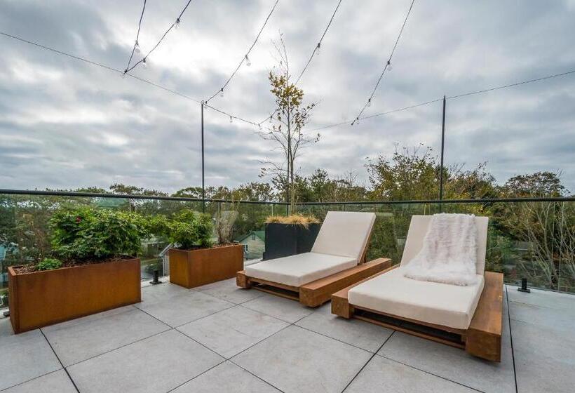 スーペリアースイート, Luxury Bnb   Halifax Rooftop