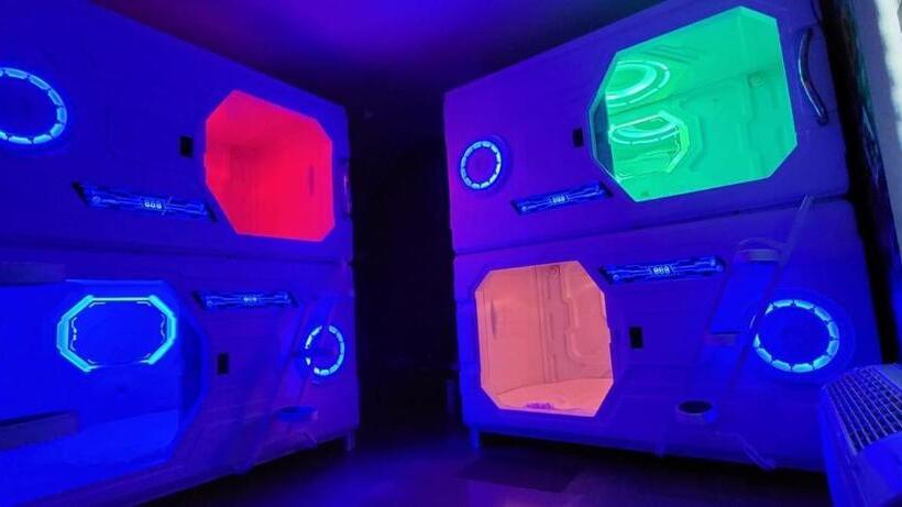 Семейный Номер, Galactic Star Wars Getaway Sleep Pods For Eight