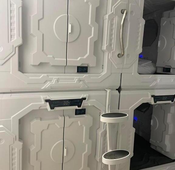 Семейный Номер, Galactic Star Wars Getaway Sleep Pods For Eight