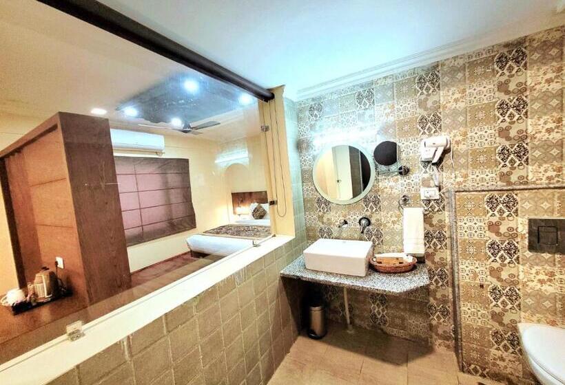 Семейный Номер, Green Rooms, Vintage Luxury Near Dal Lake