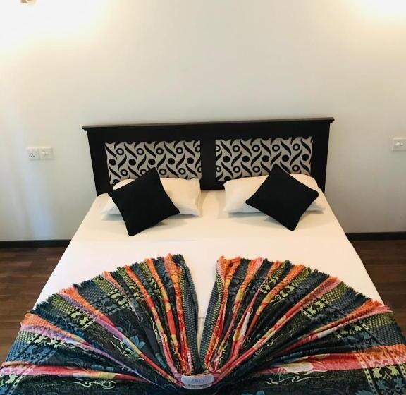 Номер Deluxe с Балконом, Rp Rohamton Bungalow And Coffee Bar