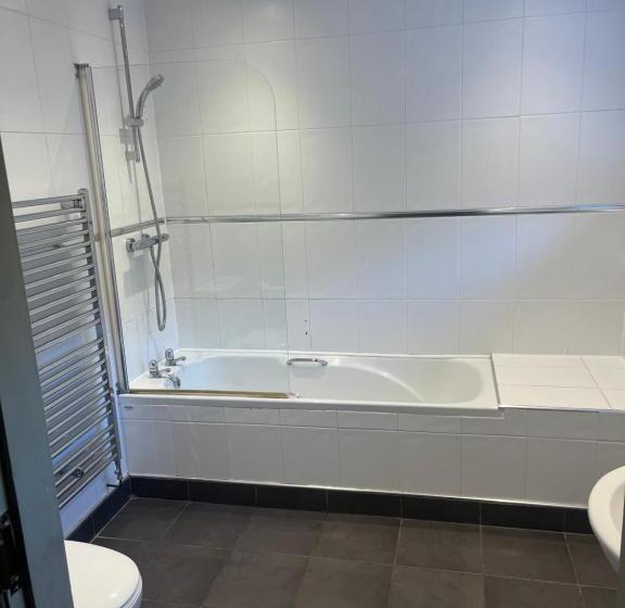 Семейный Номер, Slyne Lodge