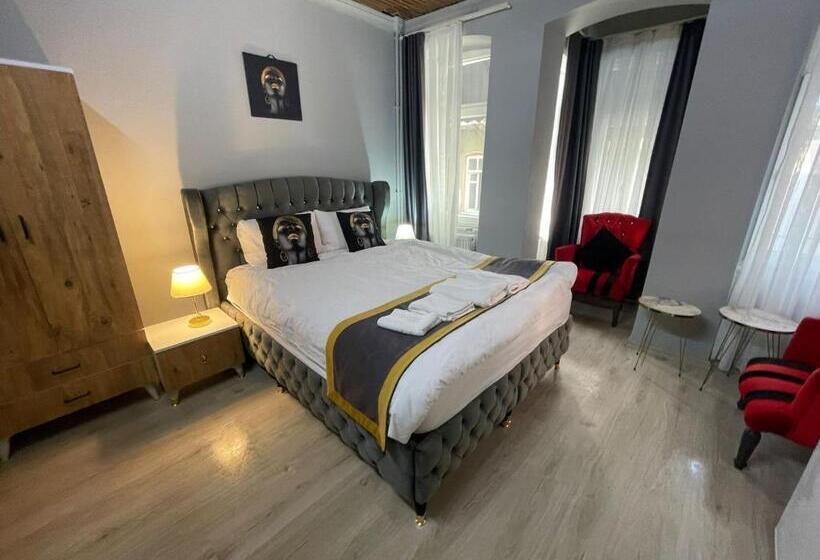 اتاق استاندارد, Nefti Red Suite